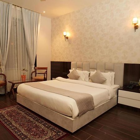 Hotel Northview Park By Lycoris !! Top Rated & Most Awarded Property In Tricity Zirakpur Exteriör bild